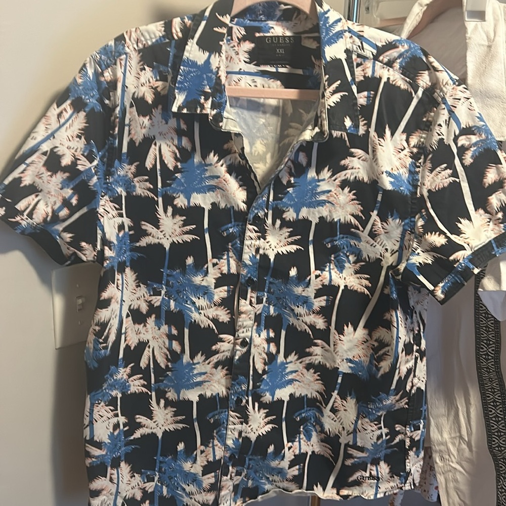 Guess men's cotton tropical Hawaiian collared vintage button up shirt, XL
